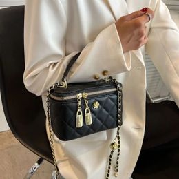 Evening Bags Small Diamond Lattice Chains Luxury Thread Handbags Quilted Women Mini Box Shaped Hand Simple Shoulder Messenger 231110