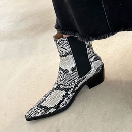 Designer Boots Snake -skinned pointed rough heel women's boots Chelsea boots female leather rough heel short boots 2023 new spring and autumn single