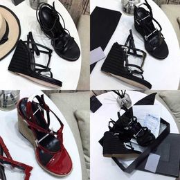 Fashion Classic Luxury Designer Cassandra Sandals Women Wedge Espadrilles Black Patent Leather High Heels Adjustable Buckle Wedding Dress Shoes