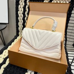 Designer shoulder bag, luxury crossbody bag, handbag, messenger bag, shape quilted magnetic lock, smooth leather