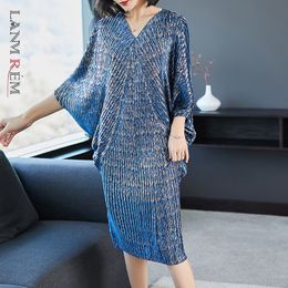 Casual Dresses LANMREM 2023 High Quality Fashion V Collar Pleats Batwing Sleeve Loose Dress For Women Print Clothing Vestido YE853 230411