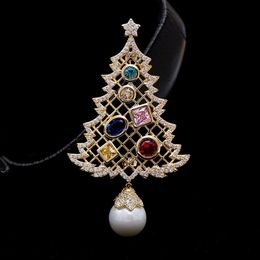 Autumn and winter new Pearl series micro inlaid with Haoshi a dual-purpose Christmas tree pine brooch accessories