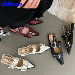 Düz tasarımcı toka kadınlar giyinmiş moda bayanlar flats ayakkabı slingback sivri uçlu gündelik kadın sandalet katırları 23111 15 s