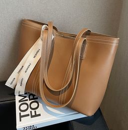 Fashion handbag PU tote bag Outdoor leisure large capacity design women's bag