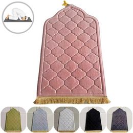 Carpet Antislip Flannel Prayer Mat for Muslim Ramadan Thickened Soft Prayer Mats Worship Carpets Portable Travel Prayer Rugs Decor Z0411