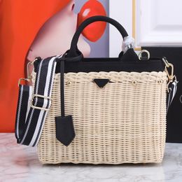 New Straw Bag Summer Vegetable Basket Hand Woven Women Shoulder Bags Metal Hardware Zipper Closure Shopping Totes Purse Vacation Travel Beach Handbags Purse