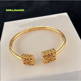 Nova Moda Anagrama Esmalte Cor Pingente Brincos Assimétricos Mulheres Retro Colar Rosa Ouro Cheio de Diamantes Orelha Stud Hoop Senhoras Broche Designer Jóias Loe-h1020