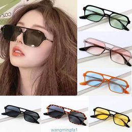 Modische Rahmen, neueste Designer-Sonnenbrille, quadratisch, flach, Pilotenbrille, Damen- und Herren-Sonnenbrille mit Metalldesign
