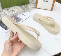 Designer Outdoor Ladies Flip Flops Simple Youth Slides Moccasin Shoes Suitable Hotels Shops Other Places