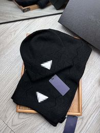 2023 Luxury Brand Hat Scarf Sets Women Men Designer Scarves Cap Winter Outdoor Ski Warm Unisex Hats Set box