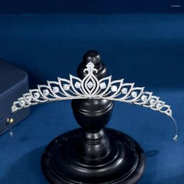 Hair Clips HIBRIDE Lovely Women Wedding Accessories Zirconia Tiara And Crown Bridal Engament Party Jewelry Couronne De Mariage C-92