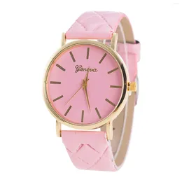 Wristwatches Fashion Ladies Diamond Plaid Leather Quartz Watch Gold Case Gif Accesoriost Para Mujer 20mm Strap Montre Pour Femme