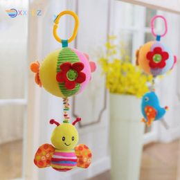 Rattles Mobiles Rattle Stroller Cute Animals Crib Mobile Bed Baby Toys 012 Months born Infant Hanging Bell Plush Dolls 230411