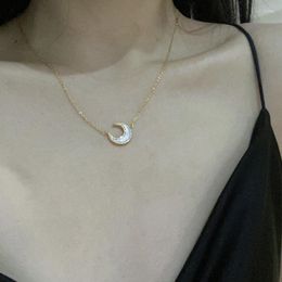 Pendant Necklaces Fashionable Retro Fritillary Moon Shell Necklace White Moonlight Super Fairy Romantic Temperament Contracted Clavicle