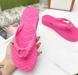 Designer Outdoor Ladies Flip Flops Simple Youth Slides Moccasin Shoes Suitable for Spring Summer Hotels Shops Other Places