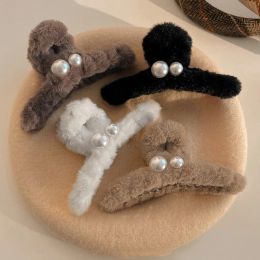 Soft Plush Hair Clip Elegant Pearls Faux Fur Hair Claw Large Fluffy Ponytail Hairpin Barrettes Winter Headwear Hair Accessories