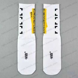 Men's Socks Off Fashion Mens Streetwear Socks Women Men High Quality Cotton All-match Arrow XXX Printing Breathable Black White Mixing Football T230412