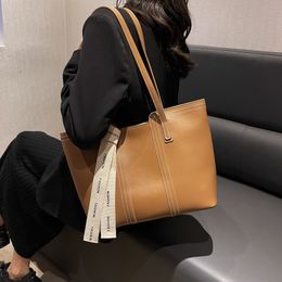 Fashion Tote Bag PU Shoulder Bag Outdoor Large Capacity Design Women's Handbag