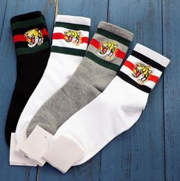 2023 Men Women 2PCS 1 Lot Cotton Sock Tiger Head Embroidery Retro Striped In Tube Socks Casual Breathable Black White Stockings Unisex A1