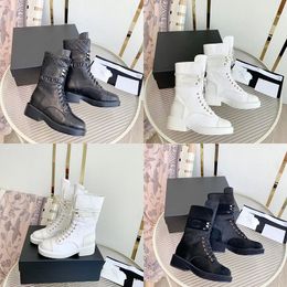 2023 designer Luxury pure Colour Martin ankle boots womens genuine leather Printed pattern outdoor Party Breathable Knight boot ladys sexy fashion Mid-heel shoes