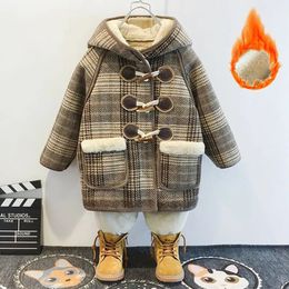 Casaco infantil jaqueta de lã para menino bebê meninas snowsuit crianças com capuz veludo isolado roupas midlength xadrez blusão 231113