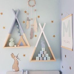 Decorative Objects Figurines 1Pc Living Room Wooden Triangle Storage Holder Rack Decor Wall Mounted Shelf For Kids Boy Girls Room Decor Home Decoration 230412