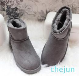 Women Short Mini snow boots Soft comfortable Sheepskin keep warm boots Casual Shoes with wox card dustbag