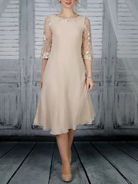 2024 Elegant Champagne Mother of the Bride Dress Chiffon Scoop Neck Flower Lace Appliques Tea-Length Wedding Party Skirt for Women Plus Size