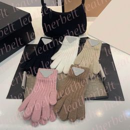 Luxury Knitted Gloves Designer Metal Triangle Wool Mittens Autumn Winter Windproof Women Knits Gloves