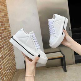 Mens Designer Shoes Women Macro and brushed leather high-top Sneakers Platform Trainers Black White Casual Shoes Top Quality