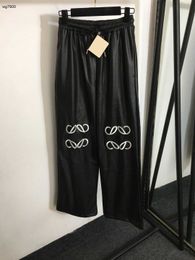 Lüks Kadın Deri Pantolon Tasarımcı Pantolon Tasarımcı Geometrik Baskı Yüksek Bel Geniş Bacak Pantolon Moda Ladys Kalem Pantolon Kadın Giyim