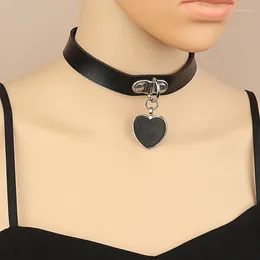 Choker Gothic Chocker Necklace Goth Leather Heart Pendant Rivets Punk Chokers Adjustable Women's Neck Chain Vintage Neckband Jewellery