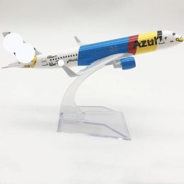 Aircraft Modle 16CM Aeroplanes Brazil Azul Brazilian Airlines A320 Metal Kid Gift Plane Model Collectible Display 231113