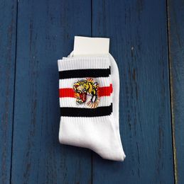 2023 Men Women 2PCS 1 Lot Cotton Sock Tiger Head Embroidery Retro Striped In Tube Socks Casual Breathable Black White Stockings Unisex A2