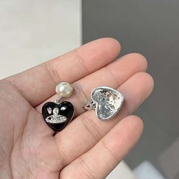 24SS Designer Fashion Viviennewestwood Dropping Oil Black Peach Heart Set with Diamond Saturn Pearl Earrings for Womens Mesh Red Classic Versatile Design