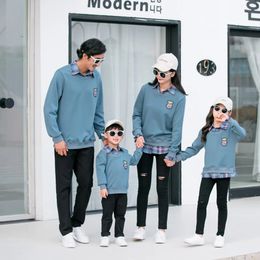 Family Matching Outfits Parentchild Clothing Parentkids Clothes Autumn Winter Sweater For Kids Girls Boy Men Tshirt 231113