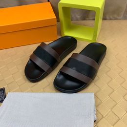 2023 Men Slippers Designer Rubber Slides Sandals Summer Beach Platform Scuffs Mens Brand Home Shoes Size 38-46