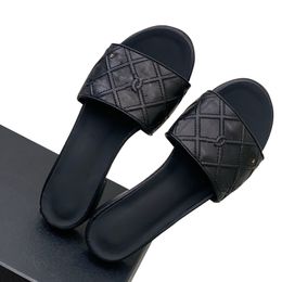 Slippers For Womens Low Heels Sandals Designer Slingbacks Slip On Slides Quilted Texture Hardware Matelasse Mules Flip Flops Beach Shoes Ladies Outdoor Casual Shoe