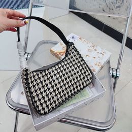 2023 Ladies Shoulder Bags Practical Designer Plaid Design Hand Carry Bags Shopping Lovely Luxury Gorgeous Fashion Women Shoulder Bag Designed Cloth Bag Nylon