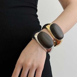 Mrs. Chen, the same niche heavy industry exaggerated wooden wide version couple bracelet, light luxury, high-end feeling, fashion trend bracelet 231015