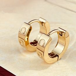 Gold-Diamant-Ohrstecker-Designer für Frauen Designer-Ohrring-Designer-Schmuck Titan-Stahl-Liebesohrringe Exquisiter einfacher Mode-Goldohrring Polierter Reifen