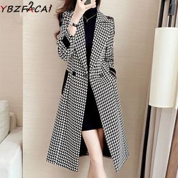 Women's Wool Blends Houndstooth Woolen Coat Women Midi Fall And Winter Korean Slim Black And White Plaid Coat British Style Luxury Tweed Jacket 231113