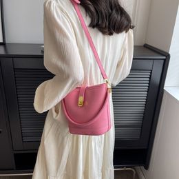 Casual hand-held small bag women's spring and summer 2023 retro high-grade underarm bucket bag niche fashion shoulder bag