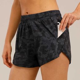 Women Yoga الزي المموه الجري Shorts Sports with Liner Side Zipper Mobilet