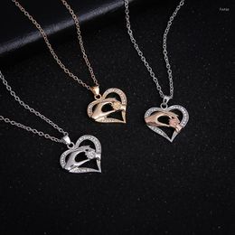 Pendant Necklaces WeSparking Necklace For Mother's Day Electroplating Hand In Heart Design Thanksgiving Short Clavicle Chain Jewellery