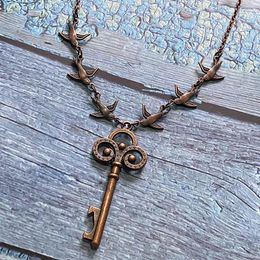 Pendant Necklaces Vintage Bronze Swallow Bird Link Necklace Fashion Creative Gift Key For Women Girls Wild Clavicle Jewelry