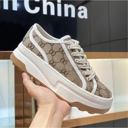 Tennis Treck 1977 Designer Shoes High Top Casual Beige Brown Men Luxury Designers Fashion Canvas Tennis Shoe Fabric Trims Thick Sole Shoes