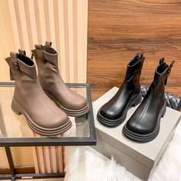 Tasarımcı Bot Kadın Moda Çiftleri Marka Patent Deri Siyah Bej Platform Spor ayakkabılar Diz üzerinde Düz Martin Boot Ofis POTES 35-39