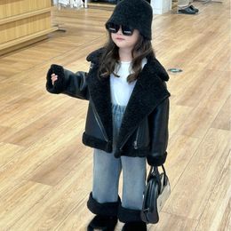 コートチルドレン2023冬の韓国スタイルの女の子ファッションラムウールレザー濃厚な暖かいハンサム231113