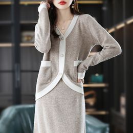 Two Piece Dress Autumn and Winter 2023 Women's Colour Contrast Knitted Set 100 Merino Woollen Cardigan Fashion Comfortable Skirt 230412